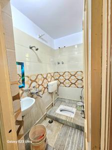 Bathroom Image of 700 Sq.ft 2 BHK Independent House for rent in North Shastri Nagar Patna for Rs. 8000