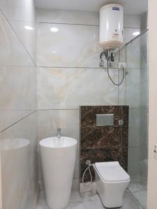 Bathroom Image of 1000 Sq.ft 3 BHK Builder Floor for sale in Pitampura New Delhi for Rs. 12000000
