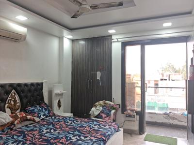 Bedroom Image of 1350 Sq.ft 3 BHK Builder Floor for sale in Mansarover Garden New Delhi for Rs. 25000000