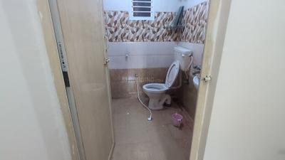 Bathroom Image of 550 Sq.ft 1 BHK Builder Floor for rent in Adugodi Bengaluru for Rs. 20000