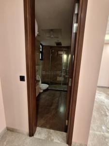 Image of 1999 Sq.ft 3 BHK Builder Floor for sale in Mansarover Garden, New Delhi for Rs. 45000000