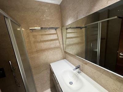 Bathroom Image of 3200 Sq.ft 4 BHK Duplex for sale in Vasant Vihar New Delhi for Rs. 140000000