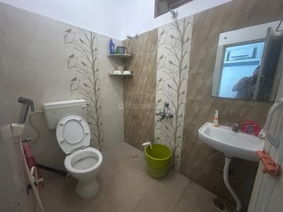 Bathroom Image of 1100 Sq.ft 2 BHK Independent House for rent in Anna Nagar Hosur for Rs. 18000