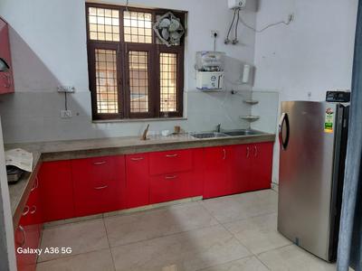 Kitchen Image of 750 Sq.ft 1 BHK Builder Floor for rent in Sector 15 Gurgaon for Rs. 28000