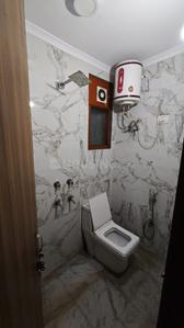 Bathroom Image of 450 Sq.ft 1 RK Builder Floor for rent in Said-Ul-Ajaib New Delhi for Rs. 12000