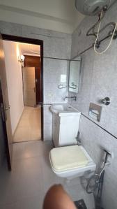Bathroom Image of 1415 Sq.ft 3 BHK Apartment / Flat for rent in DLF Carlton Estate, Sector 53 Gurgaon for Rs. 80000