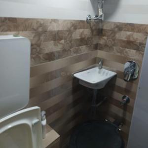 Bathroom Image of 1000 Sq.ft 2 BHK Apartment / Flat for rent in Sumer Park, Mazgaon Mumbai for Rs. 130000