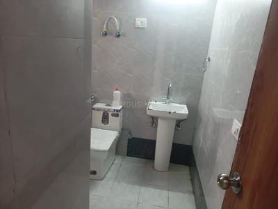 Bathroom Image of 1850 Sq.ft 3 BHK Apartment / Flat for rent in RG Luxury, Noida Extension Greater Noida for Rs. 28000
