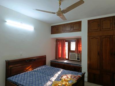 Bedroom Image of 2000 Sq.ft 4 BHK Apartment / Flat for rent in Sarita Vihar New Delhi for Rs. 75000