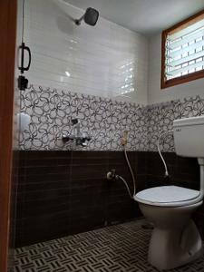 Bathroom Image of 875 Sq.ft 2 BHK Independent House for rent in Ondipudur Coimbatore for Rs. 16000
