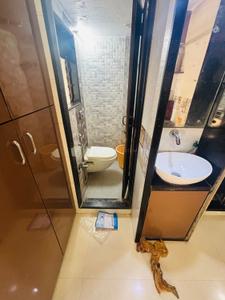 Bathroom Image of 260 Sq.ft 1 RK Apartment / Flat for rent in Worli Mumbai for Rs. 38000