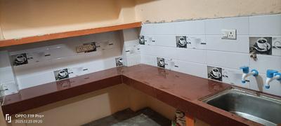 Kitchen Image of 750 Sq.ft 2 BHK Builder Floor for rent in Gaurabagh Lucknow for Rs. 7500