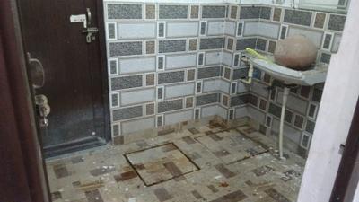 Bathroom Image of 550 Sq.ft 1 BHK Builder Floor for rent in Ashiyana Lucknow for Rs. 8500