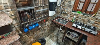 Kitchen Image of 1100 Sq.ft 2 BHK Builder Floor for rent in Kalighat Kolkata for Rs. 30000