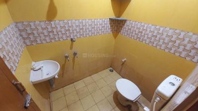 Bathroom Image of 370 Sq.ft 1 BHK Apartment / Flat for rent in New Siddhapudur Coimbatore for Rs. 12000