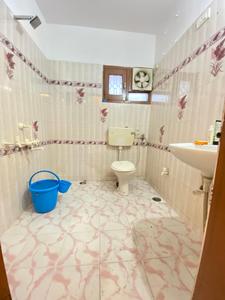 Bathroom Image of Heavens pg in Krishna Nagar, Lucknow