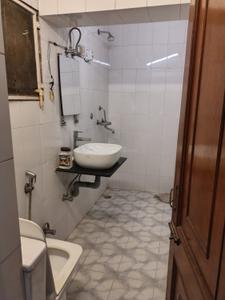 Image of 1400 Sq.ft 3 BHK Apartment / Flat for rent in DDA Sector B Pocket 9, Vasant Kunj, New Delhi for Rs. 42000