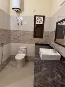 Bathroom Image of 2500 Sq.ft 4 BHK Builder Floor for rent in Maharani Bagh New Delhi for Rs. 185000