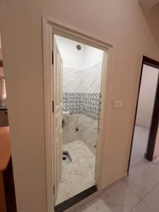 Bathroom Image of 1200 Sq.ft 2 BHK Apartment / Flat for rent in Cooke Town Bengaluru for Rs. 40000
