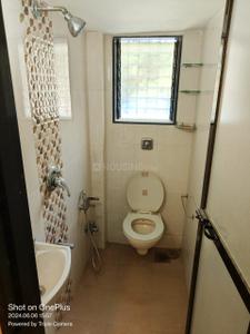 Bathroom Image of 700 Sq.ft 1 BHK Apartment / Flat for rent in Bandra West Mumbai for Rs. 75000