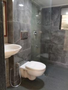 Common Bathroom Image of 805 Sq.ft 2 BHK Apartment / Flat for sale in Rassaz Greens Tower C D And E, Mira Road East Mira Bhayandar for Rs. 12400000