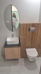 Bathroom Image of 1800 Sq.ft 3 BHK Builder Floor for rent in Yojana Vihar RWA, Anand Vihar New Delhi for Rs. 55000