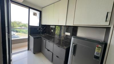 Kitchen Image of 400 Sq.ft 1 RK Independent House for rent in DLF Phase 3 Gurgaon for Rs. 25000