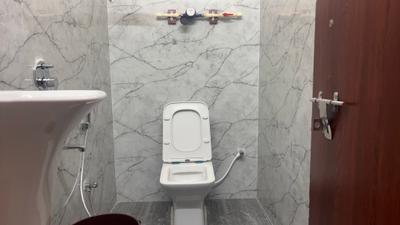 Bathroom Image of 300 Sq.ft 1 RK Apartment / Flat for rent in Madhapur Hyderabad for Rs. 28000