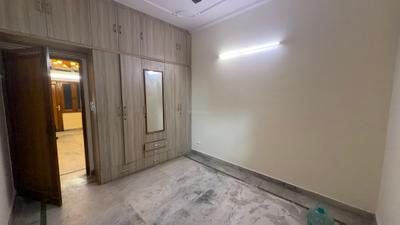 Bedroom Image of 1250 Sq.ft 3 BHK Builder Floor for rent in Vikaspuri New Delhi for Rs. 30000
