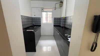 Kitchen Image of 680 Sq.ft 1 BHK Apartment / Flat for rent in Lodha Amara, Kolshet Thane for Rs. 28000