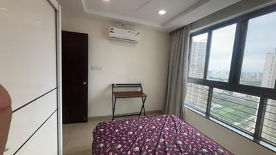 Bedroom Image of 730 Sq.ft 1.5 BHK Builder Floor for rent in Amanora Future Towers, Hadapsar Pune for Rs. 40000