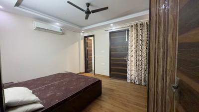 Bedroom Image of 2200 Sq.ft 4 BHK Builder Floor for rent in Vikaspuri New Delhi for Rs. 100000