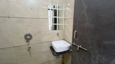 Bathroom Image of 1500 Sq.ft 1 BHK Independent House for rent in L I G Colony Indore for Rs. 20000