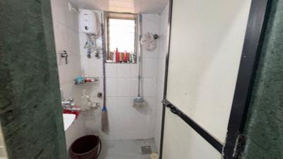 Bathroom Image of 430 Sq.ft 1 BHK Apartment / Flat for rent in Malad West Mumbai for Rs. 35000