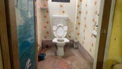 Bathroom Image of 500 Sq.ft 1 BHK Independent House for rent in Keshtopur Kolkata for Rs. 8500