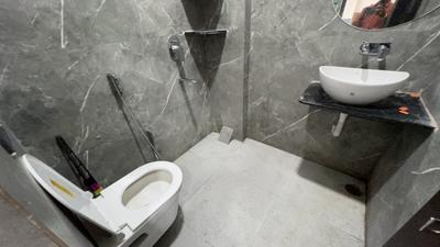 Bathroom Image of 800 Sq.ft 1 BHK Apartment / Flat for rent in Mahalakshmi Nagar Indore for Rs. 20000