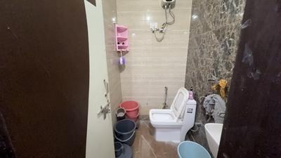Bathroom Image of 450 Sq.ft 1 BHK Independent House for rent in Patel Nagar New Delhi for Rs. 18600