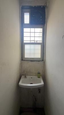 Bathroom Image of 700 Sq.ft 1 BHK Apartment / Flat for rent in Gokhalenagar Pune for Rs. 21000