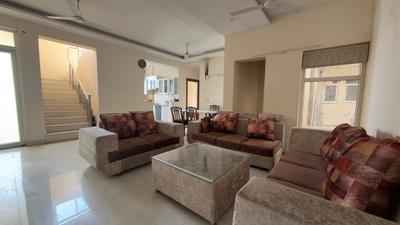 Living Room Image of 4530 Sq.ft 4 BHK Penthouse for sale in Amrapali Silicon City, Sector 76 Noida for Rs. 34100000