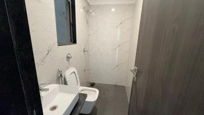 DLH Leo Tower Bathroom One 4