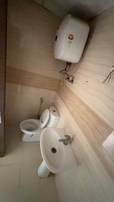 Bathroom Image of 425 Sq.ft 1 BHK Apartment / Flat for rent in Supertech Ecociti, Sector 137 Noida for Rs. 19500