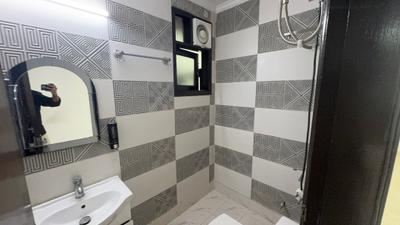Bathroom Image of 475 Sq.ft 1 BHK Apartment / Flat for sale in Chhattarpur New Delhi for Rs. 3000000