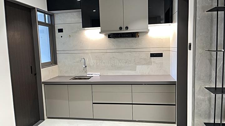 Kelly La Maison Main Image 1