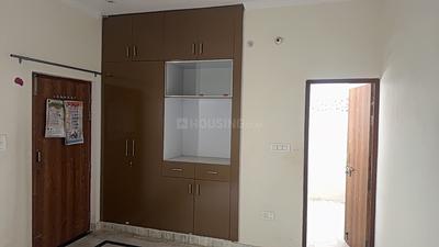 Bedroom Image of 1250 Sq.ft 2 BHK Builder Floor for rent in Indira Nagar Lucknow for Rs. 20000