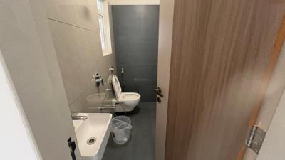 Bathroom Image of 440 Sq.ft 1 BHK Apartment / Flat for rent in SD Bhalerao Ratnadeep CHS LTD, Kurla East Mumbai for Rs. 45000