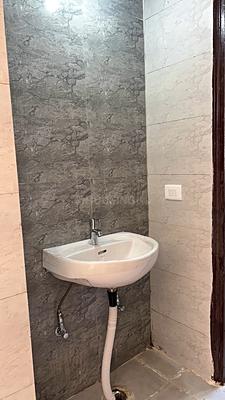 Bathroom Image of 585 Sq.ft 1 BHK Apartment / Flat for rent in Amrapali Dream Valley 2, Noida Extension Greater Noida for Rs. 17000