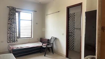 Bedroom Image of 3000 Sq.ft 2 BHK Builder Floor for rent in Sector 17 Faridabad for Rs. 25000