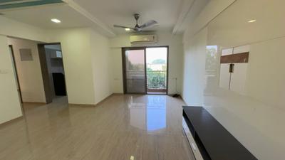 Living Room Image of 950 Sq.ft 2 BHK Apartment / Flat for sale in Hiranandani Estate Thane for Rs. 13500000