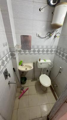Bathroom Image of 340 Sq.ft 1 BHK Independent House for rent in Patel Nagar New Delhi for Rs. 22000