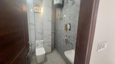 Bathroom Image of 650 Sq.ft 1 BHK Independent House for rent in Patel Nagar New Delhi for Rs. 20000